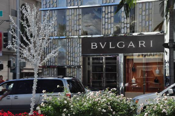 Só há lojas de marca bem 'baratinha' na Rodeo Drive, em Beverly Hills, bairro de Los Angeles, na Califórnia - Estados Unidos